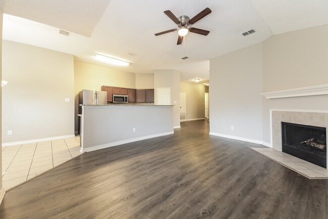 Photo - 1515 Warrington Way