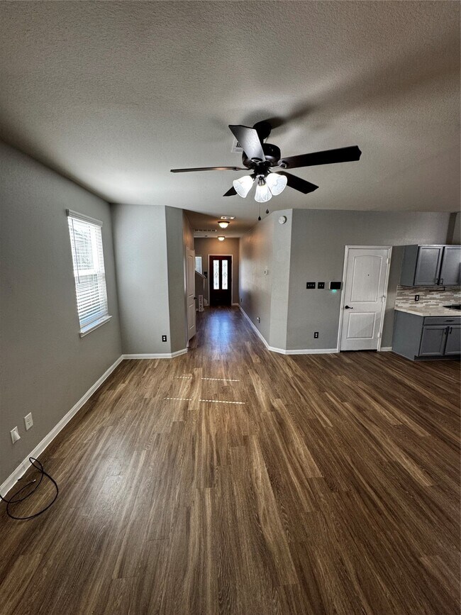 Photo - 5746 Manning Crk Trl