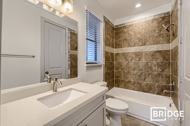 Photo - 2208 Arabelle St