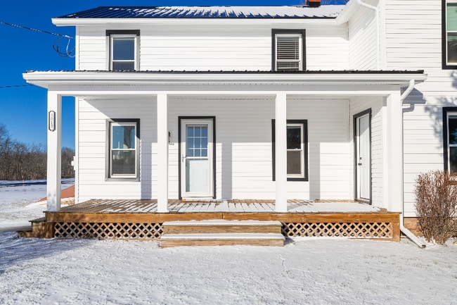 Photo - 3013 Daansen Rd