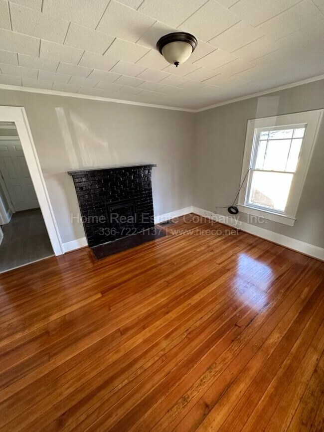 Photo - 4440 Lane St