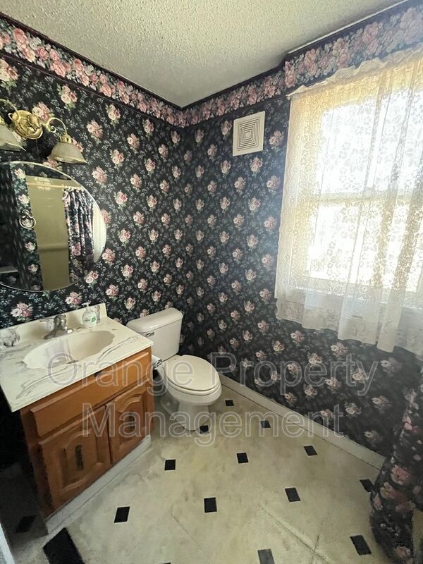 Building Photo - 136 S 7th St Rental