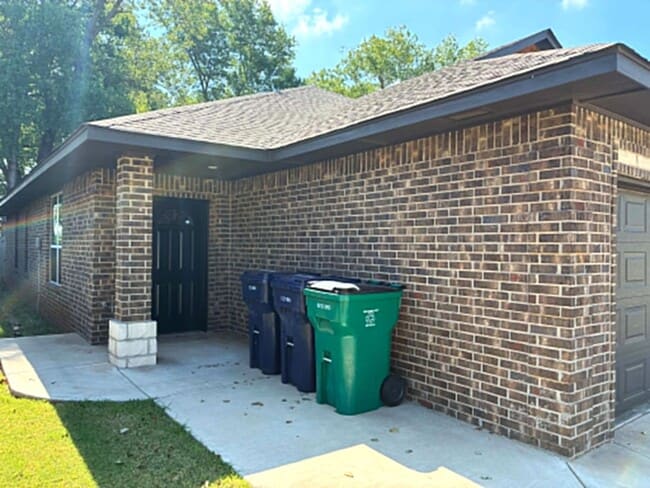 Building Photo - Animireddy Duplex~ Blue Team Unit 7508 Redbud Villas CT #A