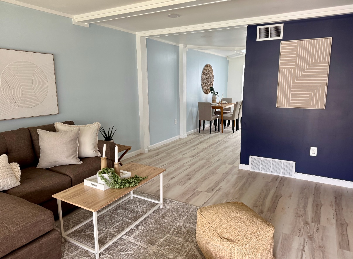 Photo - 2003 Larkhall Rd