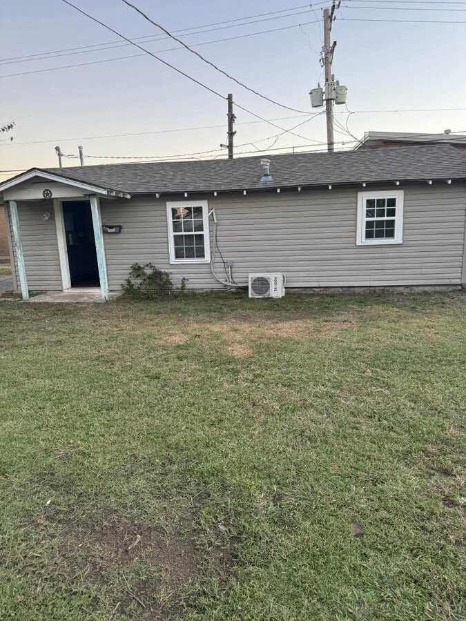 Photo - 318 W 5th St