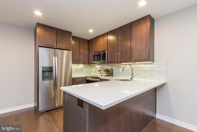 Building Photo - 908 S 21st St Unit A