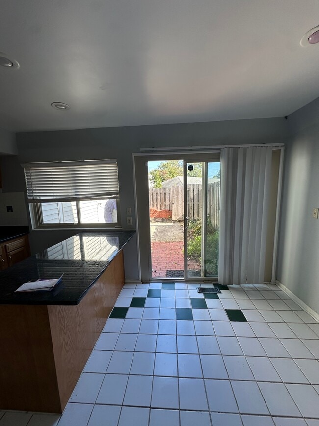 Photo - 1008 Manor Ln Unit K