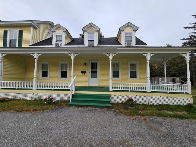 Building Photo - 1347 State St Unit Attached Apartment