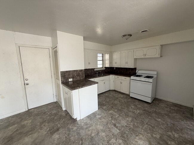 Photo - 734 E 30th St