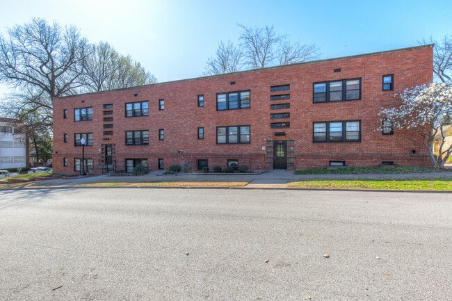 Building Photo - 1520 E 17th St Unit A