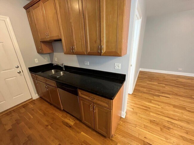 Photo - 4548 W George St Unit 3