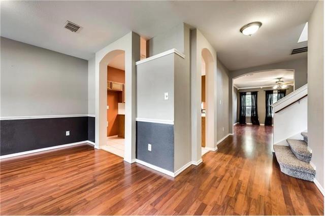 313 Londonderry Ln