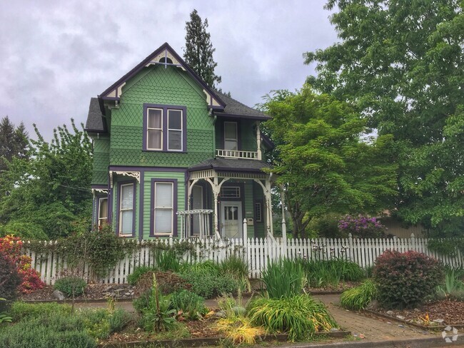 Building Photo - Stunning Victorian Home with Fenced Yard a...