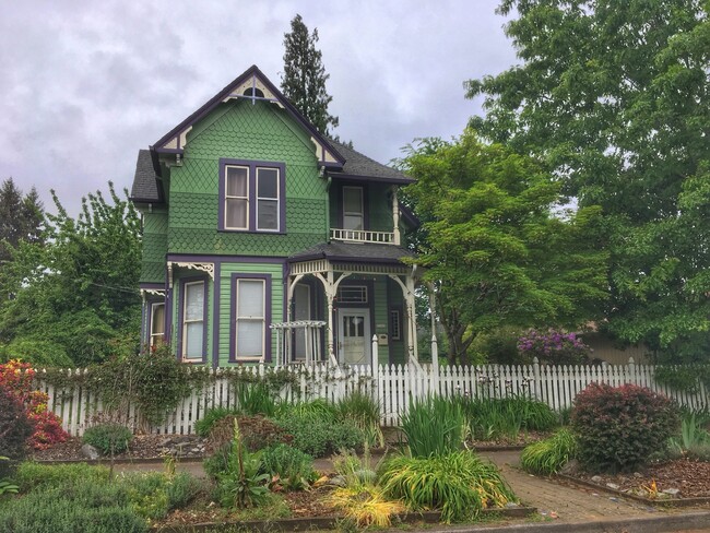 Stunning Victorian Home with Fenced Yard a... - Stunning Victorian Home with Fenced Yard a...