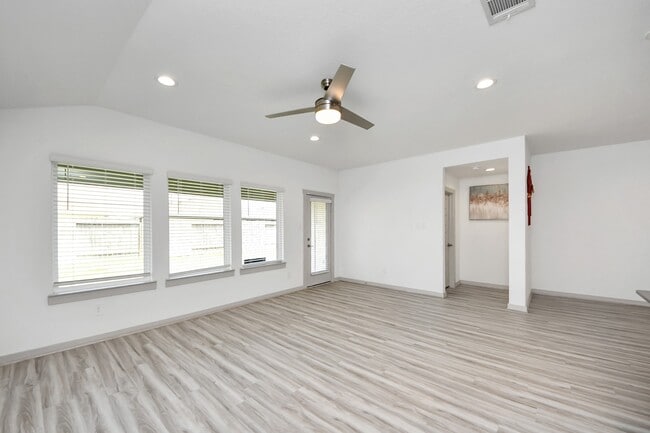 Photo - 7007 Fleetwood Crescent Wy