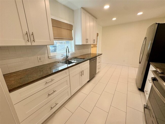 Photo - 1304 Hillcrest Dr