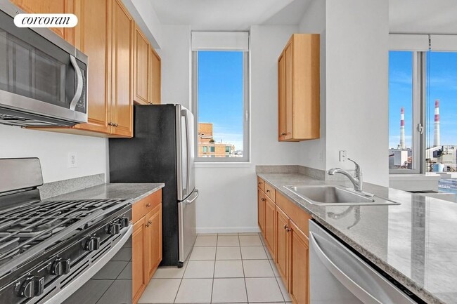 Photo - 425 E Main St