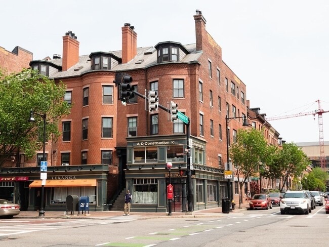 Building Photo - 1750 Washington St Unit 4