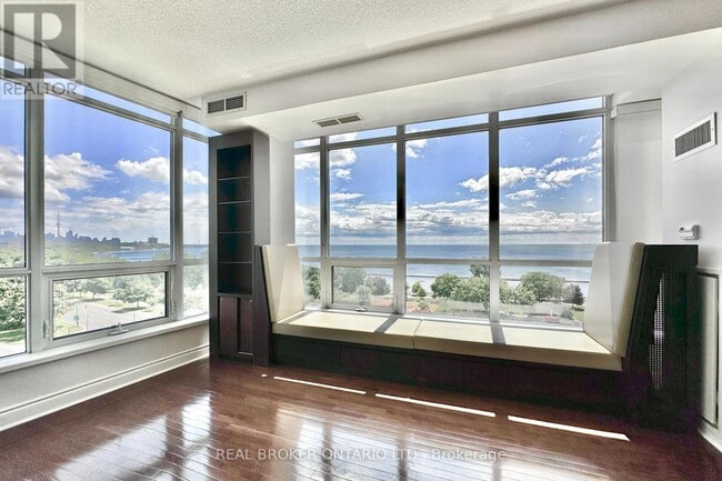 Photo - 1910 Lake Shore Blvd W Unité 807