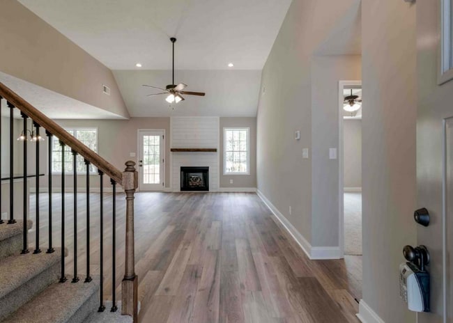 Photo - 180 Bonnell Dr