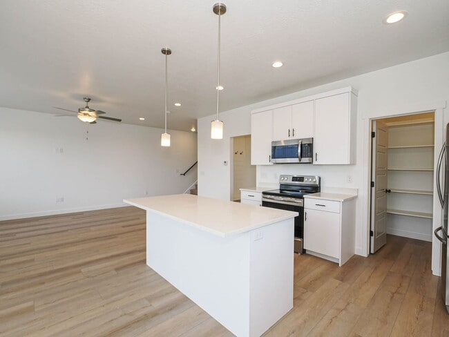 Photo - 4 Bedroom, 2.5 bathroom Eagle Mountain Home