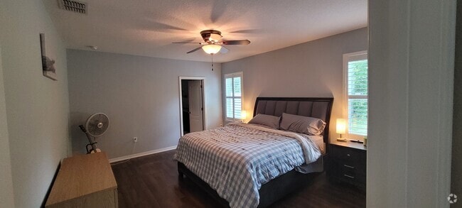 Building Photo - 910 Fallbrooke Ave Rental