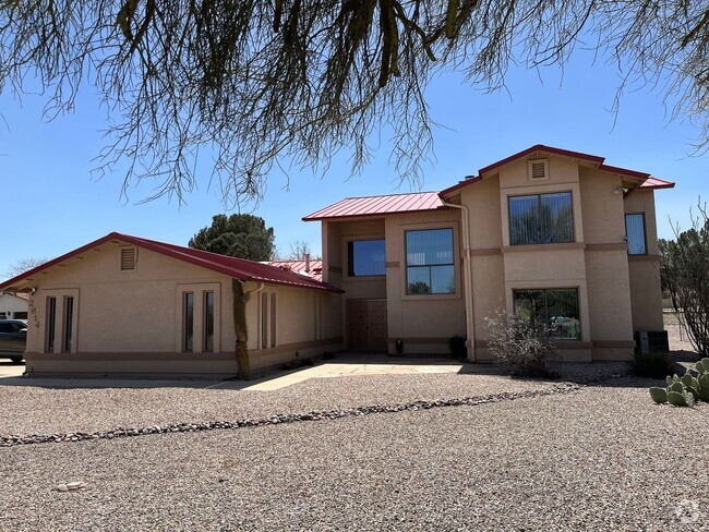 Building Photo - Beautiful 3 bedroom home on 1 acre