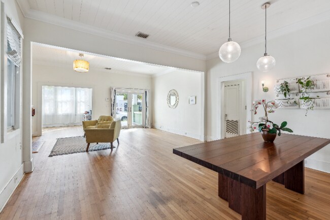 Photo - 27 NE 49th St