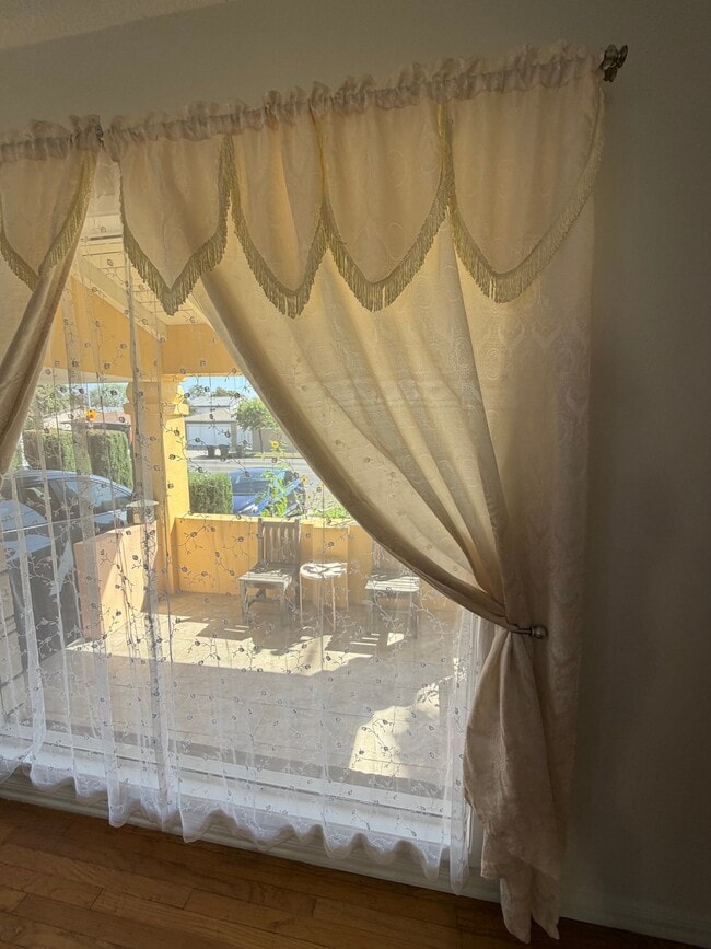 Photo - 11021 S Hoover St