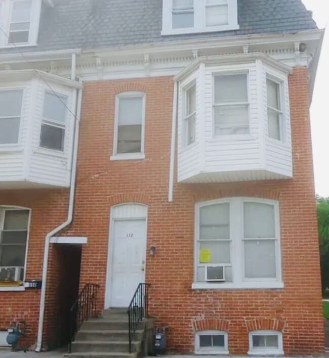 Building Photo - Spacious 2nd/3rd Floor 3 Bedroom Apartment York College Area-York City