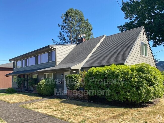 Building Photo - 2658 NW Tyler Ave Rental