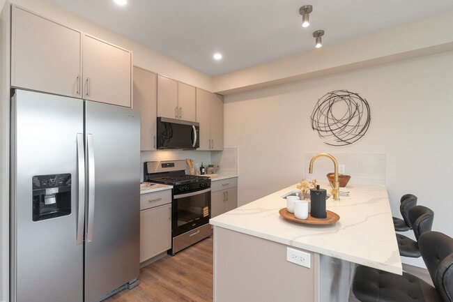 305 Lakeview Apartments