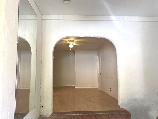 10625 Kinnard Ave