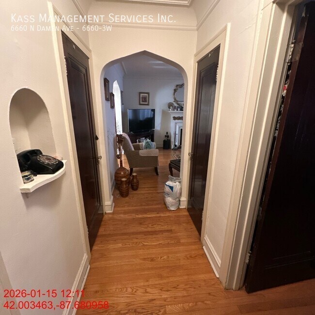 Building Photo - 6660 N Damen Ave Unit 6660-3W