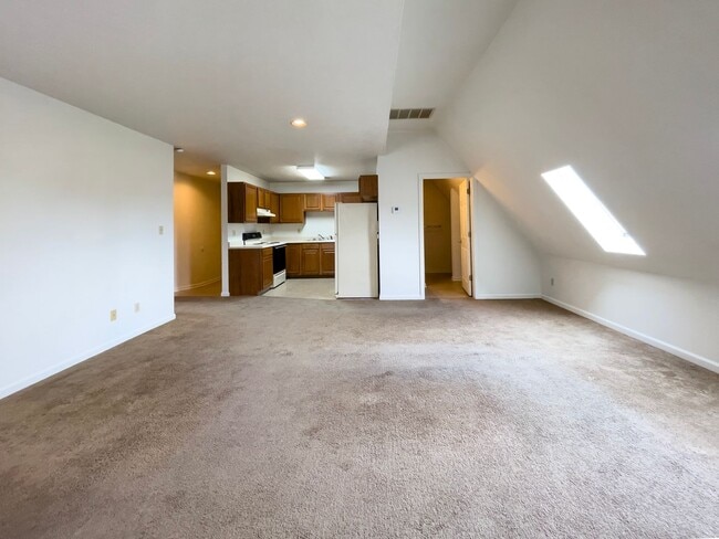 Photo - Yorktown School District Unit 9012 Apt B