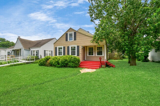 Photo - 415 10th Ave N
