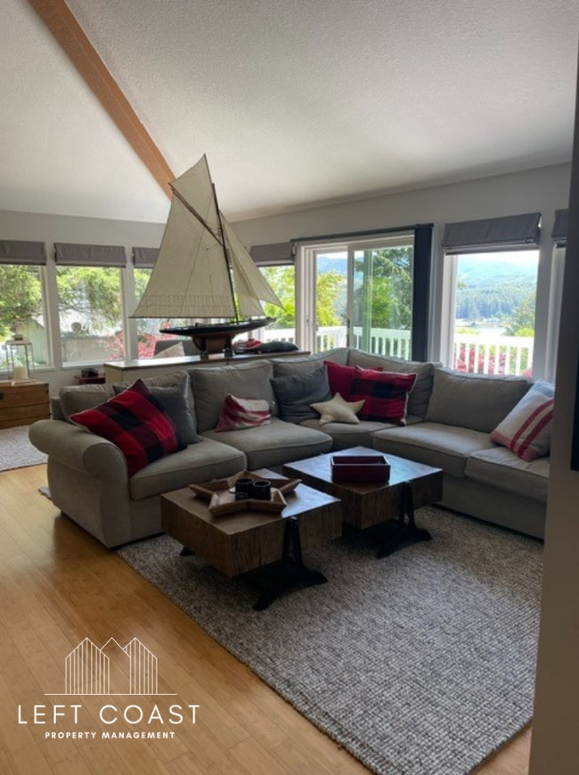 Building Photo - 1545 NE Regatta Way Rental