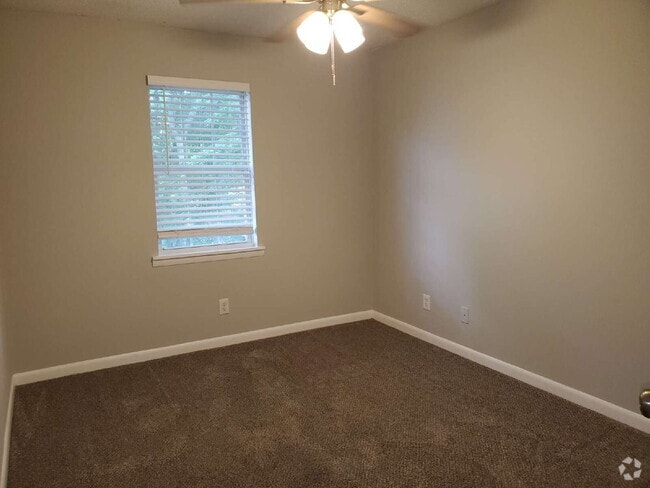 Building Photo - Section 8 welcome "Cozy 2-Bedroom Apartmen... Unit 5 Rental