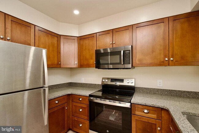 Photo - 2812 S Wakefield St Unit B