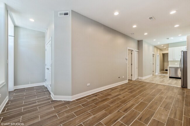 Photo - 2141 N Laramie Ave