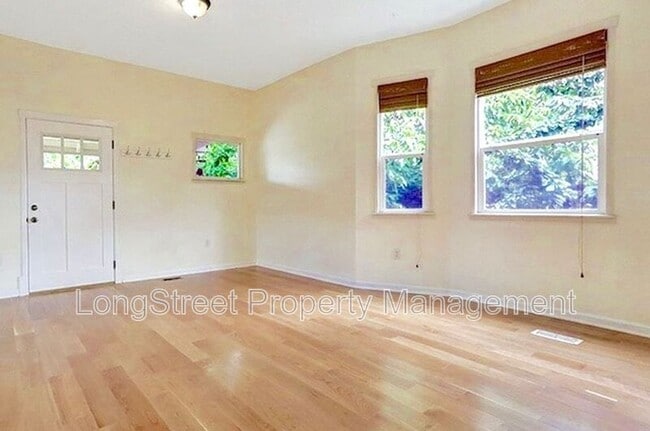 Photo - 2624 NE Sumner St