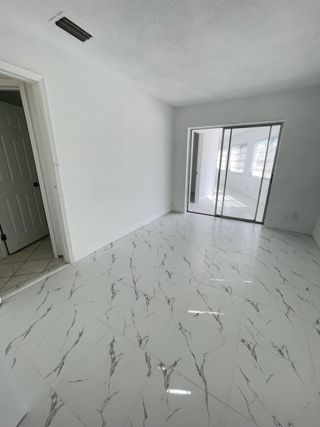 Photo - 7200 NW 77th St