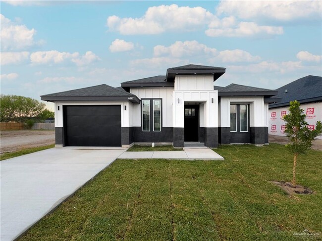 Building Photo - 16 Tower Oak Dr