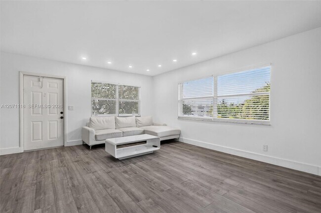 Photo - 2100 Diana Dr Unit 310