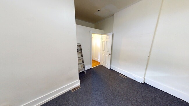 2431 Vine St