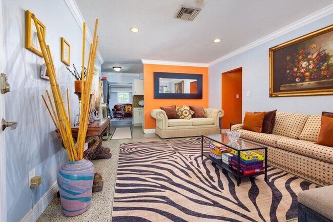 Photo - 145 SE 3rd Ave