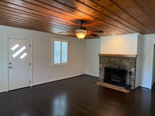 Photo - 2207 Pinewood Rd