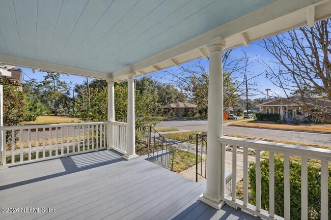 Photo - 3649 Walsh St