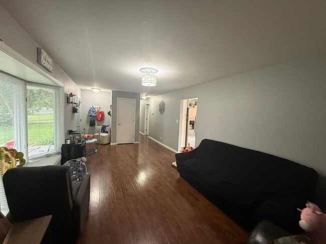 Photo - 122 Gall Ln
