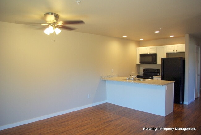 Photo - 2005 Aaron Dr